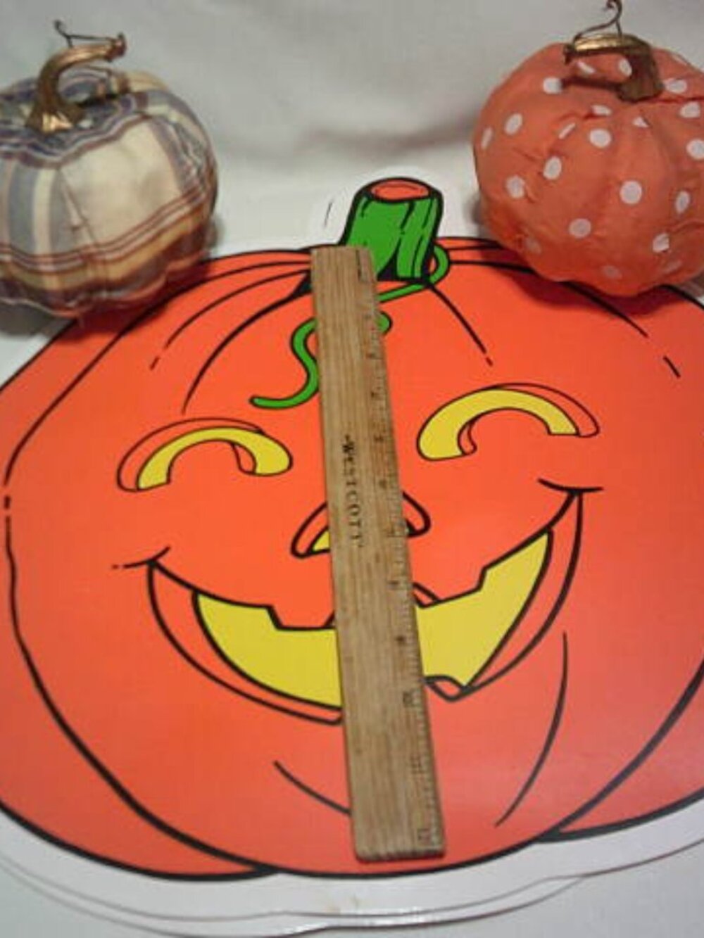 2 VINYL PUMPKIN WIPE CLEAN LARGE PLACEMATS & 2 CLOTH STRAFOAM PUMPKINS DECOR 🎃